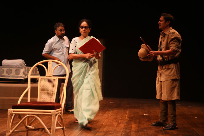 MANTO... ISMAT HAZIR HAIN ! Hindi Play/Drama - www.MumbaiTheatreGuide.com